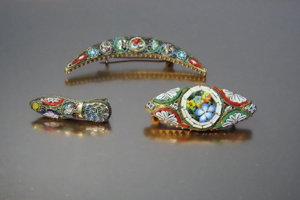 Drie antieke Italiaanse mozaïek broches - gemerkt, Ophalen of Verzenden, Overige materialen, Broche