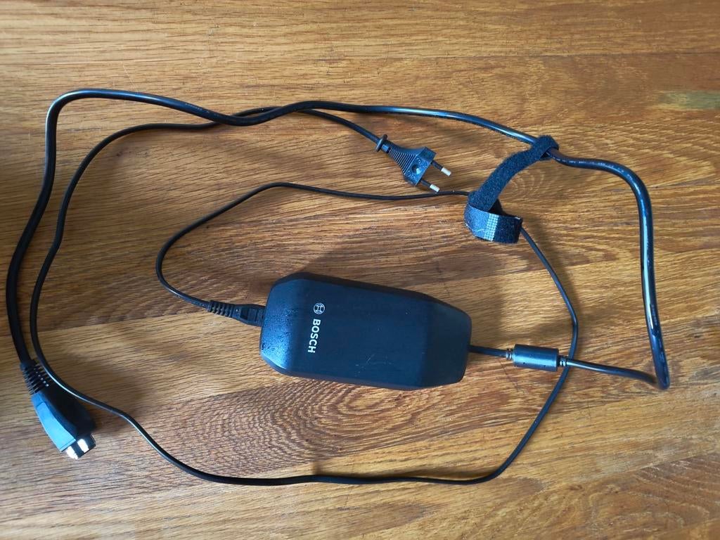 Bosch eBike Batterij Oplader BPC3200 2A (2024), Fietsen en Brommers, Fietsaccessoires | Fietsaccu's, Ophalen of Verzenden, Zo goed als nieuw