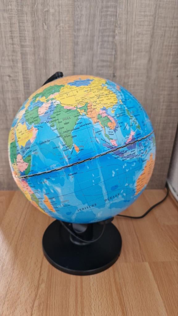 Nette globe met verlichting, Huis en Inrichting, Woonaccessoires | Wereldbollen, Zo goed als nieuw, Ophalen of Verzenden
