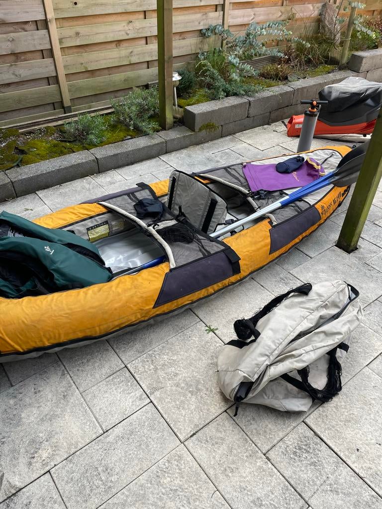 Opblaasbare kajak met peddels en pomp, Watersport en Boten, Ophalen, Opblaasbaar, Gebruikt, 2-persoons
