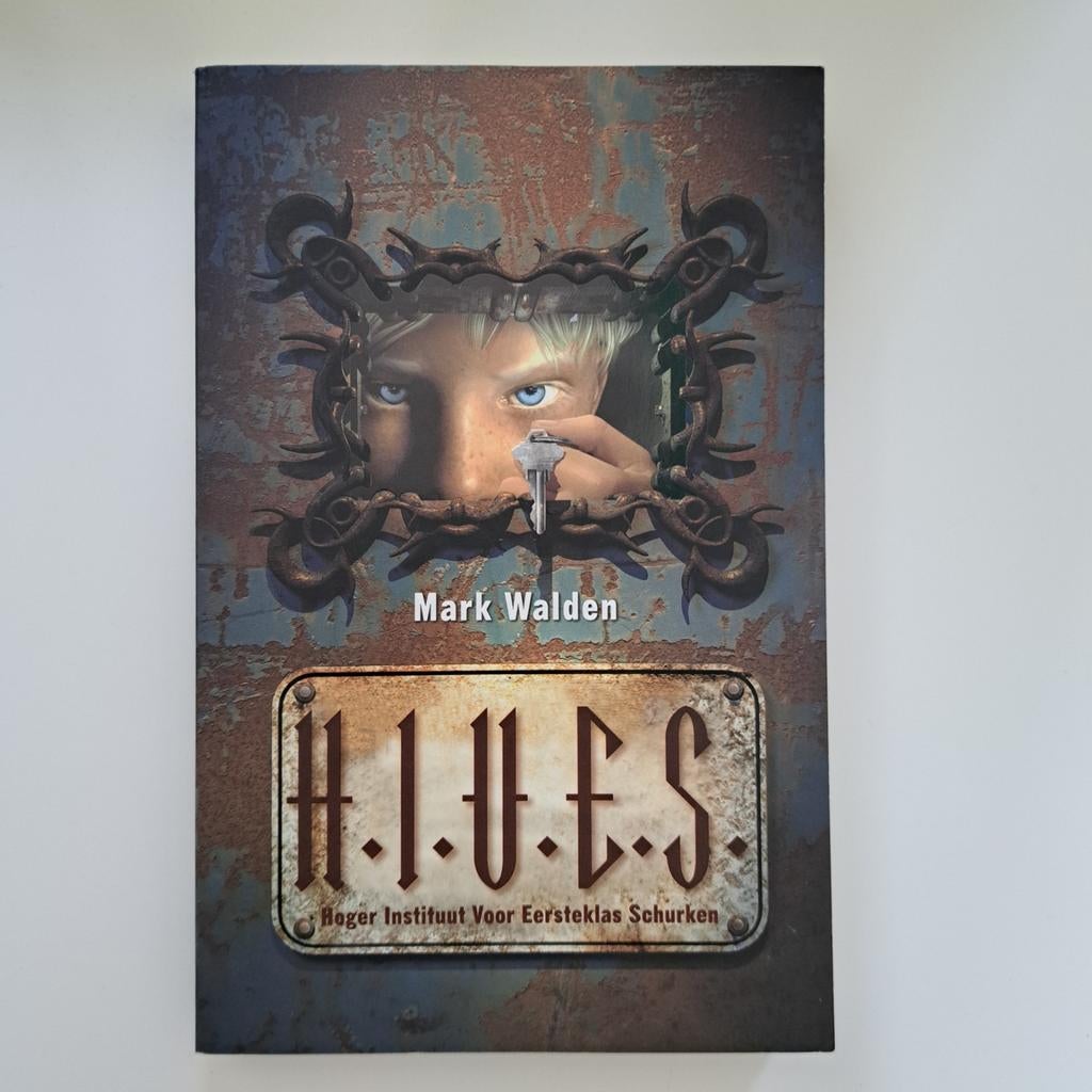 H.I.V.E.S. - Mark Walden - Spannend kinderboek, Boeken, Ophalen of Verzenden, Gelezen, Mark Walden, Fictie algemeen