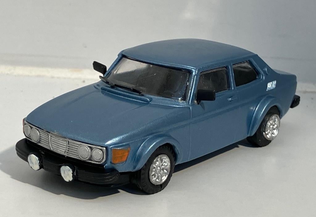 Saab 99. Turbo blauw 1:43. gebouwde kit. Grand. Prix. Models, Hobby en Vrije tijd, Modelauto's | 1:43, Ophalen of Verzenden, Zo goed als nieuw