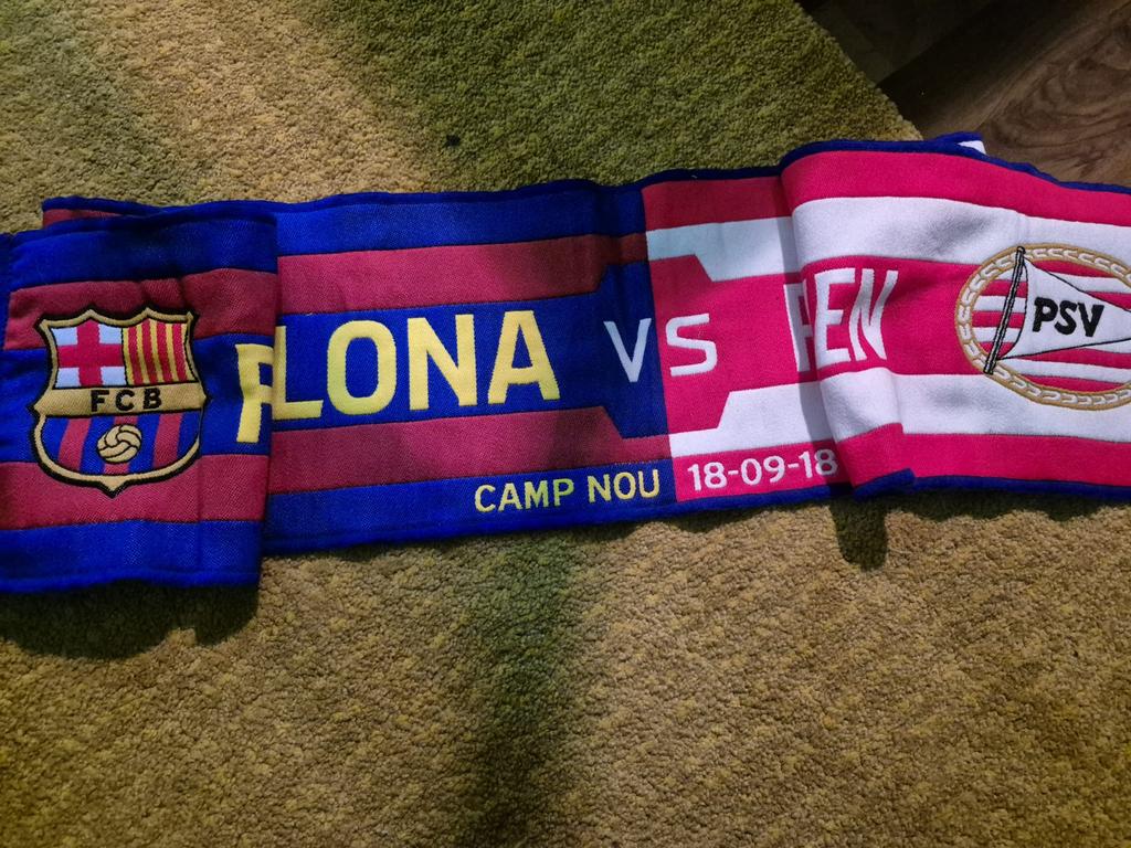 Barcelona - PSV sjaal ‘18, Verzamelen, Sportartikelen en Voetbal, Verzenden, Zo goed als nieuw, PSV, Vaantje of Sjaal