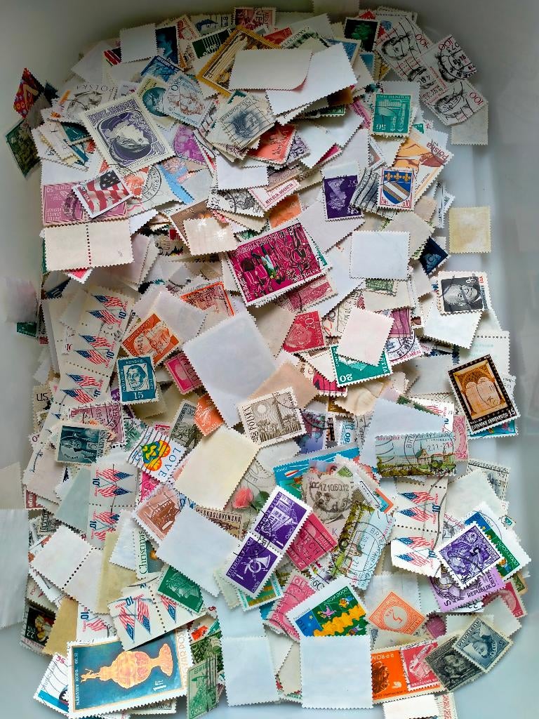 Doos met 1,5 kg kilowaar kantoorpost Wereld afgeweekt., Verzenden, Buitenland