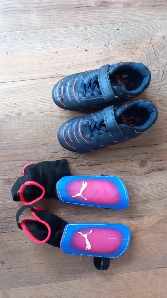 voetbalschoenen maat 30, Kinderen en Baby's, Kinderkleding | Schoenen en Sokken, Dutchy, Ophalen of Verzenden, Zo goed als nieuw