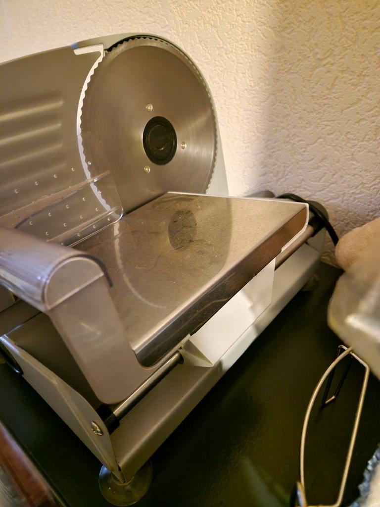 Bomann Broodsnijmachine - Zo goed als nieuw, Snijmachine, Ophalen, Zo goed als nieuw, Metaal