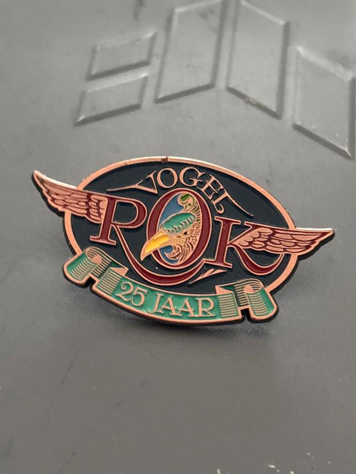 Efteling Vogel Rok 25 Jaar Pin, Verzamelen, Efteling, Zo goed als nieuw, Button of Speldje, Ophalen