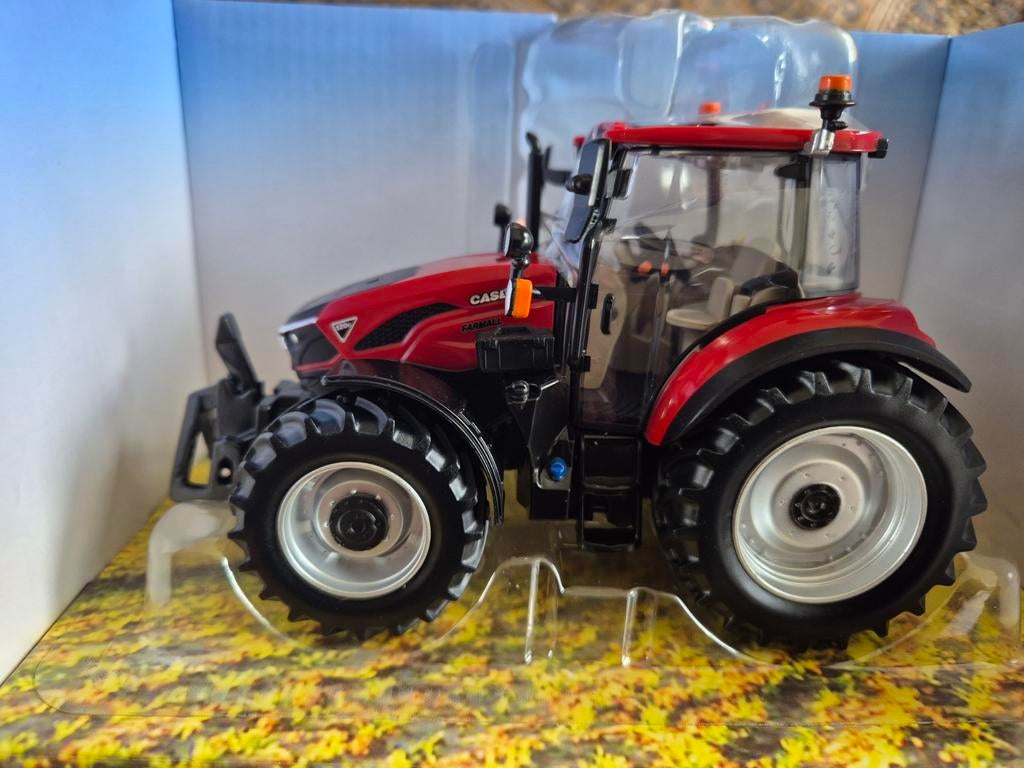 Britains Case IH Farmall 120 C modeltractor, Hobby en Vrije tijd, Modelauto's | 1:32, Ophalen of Verzenden