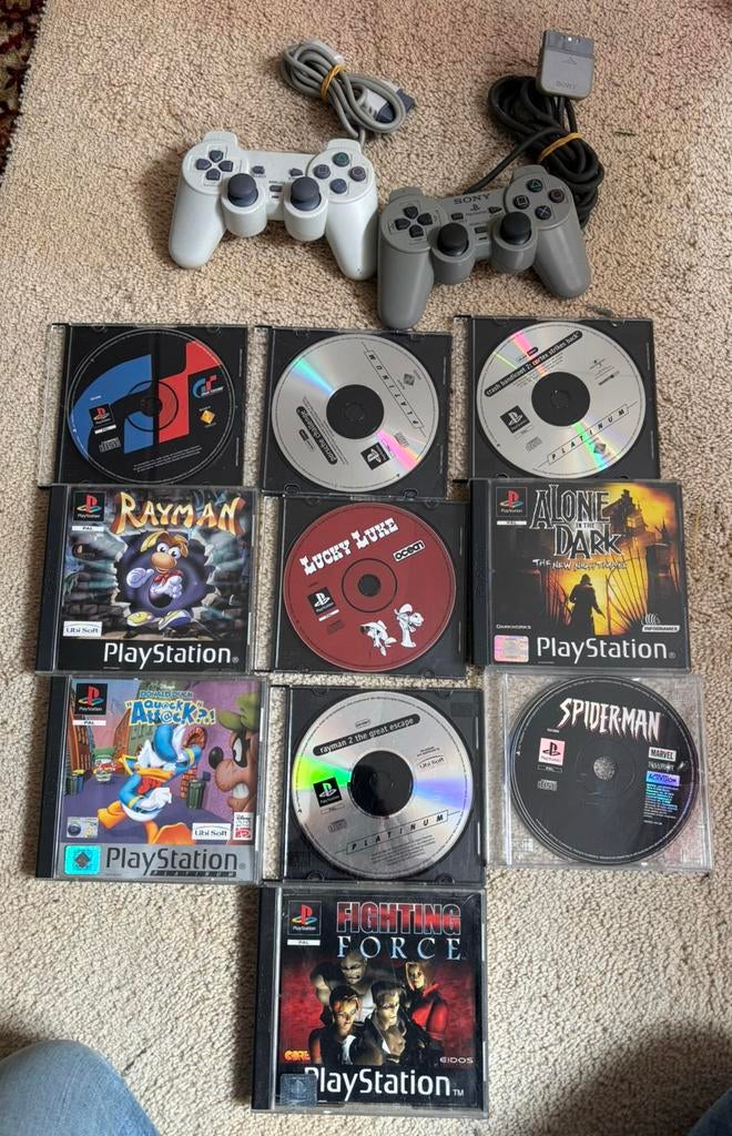 2 Playstation 1 controllers + 10 games, Spelcomputers en Games, Games | Sony PlayStation 1, Ophalen of Verzenden, Overige genres