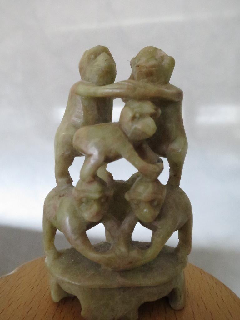 mooi handgemaakt speksteen beeldje met aapjes 8 cm, Antiek en Kunst, Ophalen of Verzenden