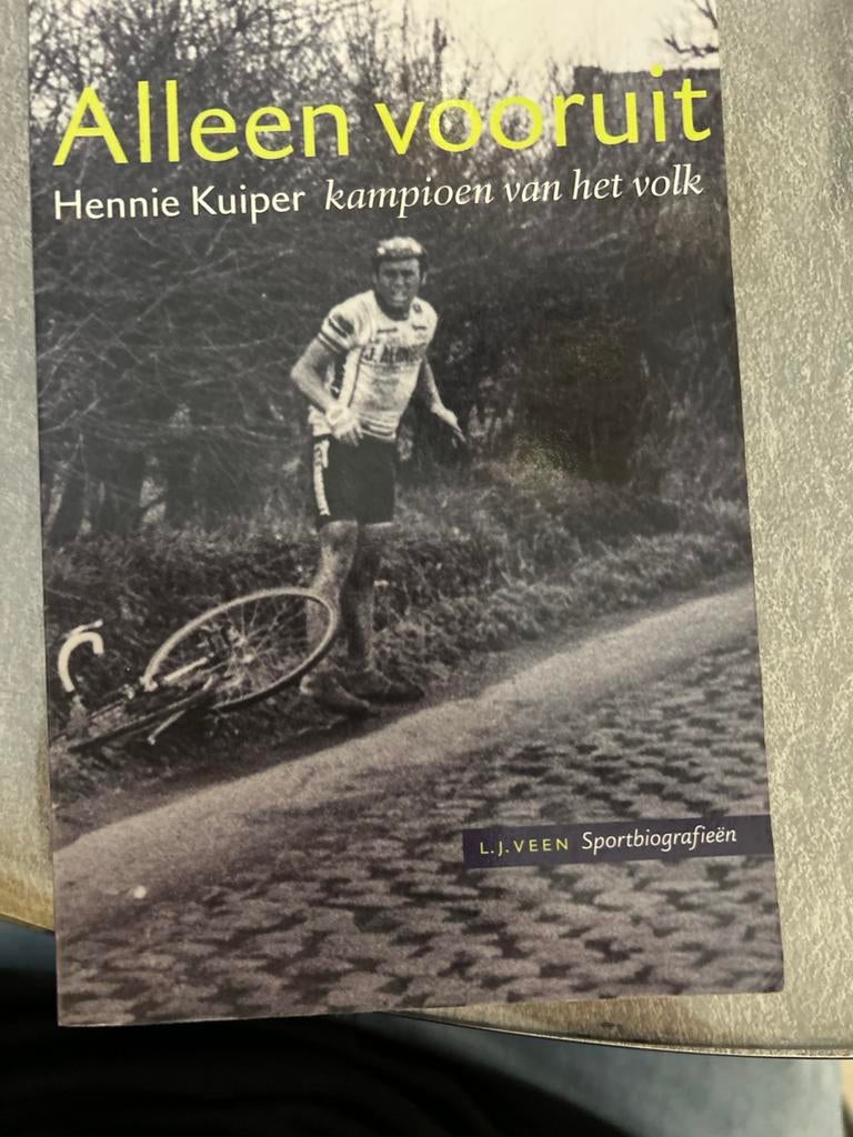 Alleen vooruit - Hennie Kuiper kampioen van het volk, Ophalen of Verzenden, Gelezen, Sport