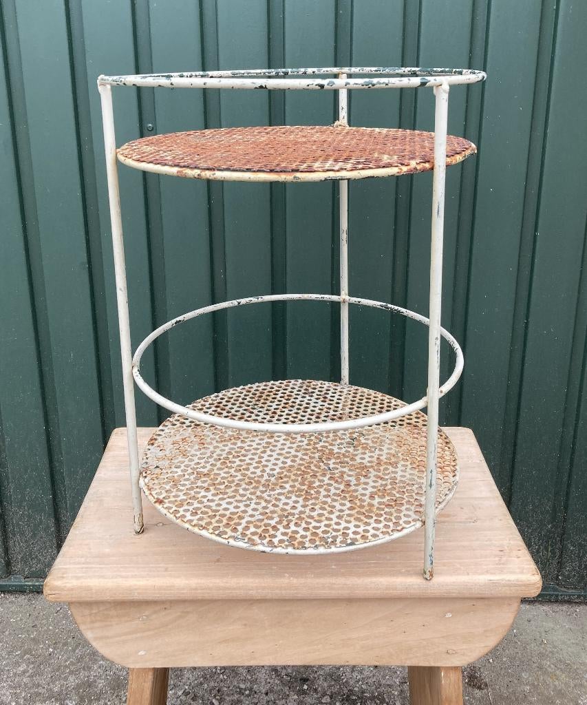 Brocante oude metalen etagere / rond, Gebruikt, Ophalen of Verzenden, Nvt, Nvt