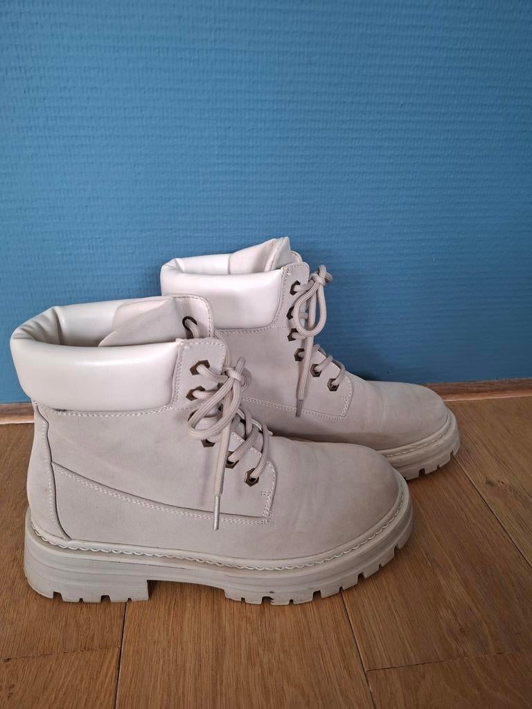 Crème kleurige veterboots, maat 38, Kleding | Dames, Schoenen, Ophalen of Verzenden, Zo goed als nieuw, Beige