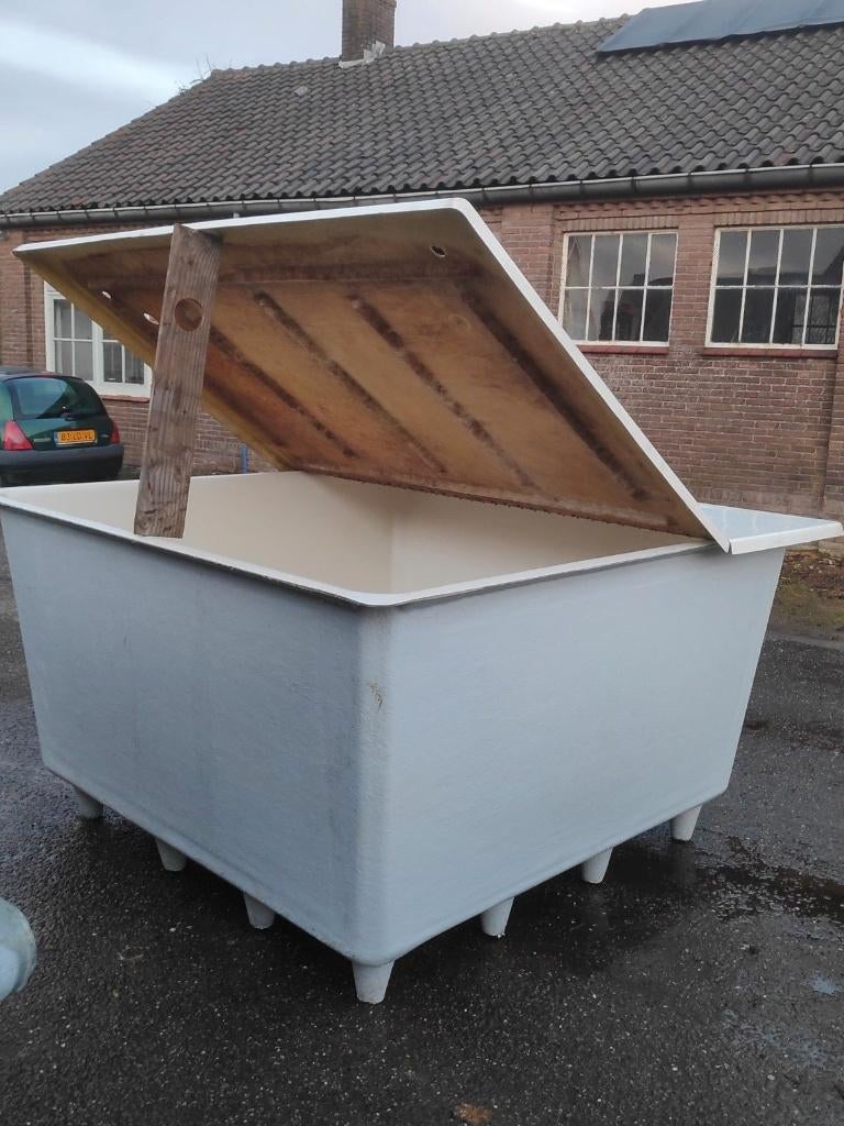 Mooie grote  polyester quarantaine- vijverbak 4 kuub inhoud, Ophalen, Gebruikt, Vijverbak