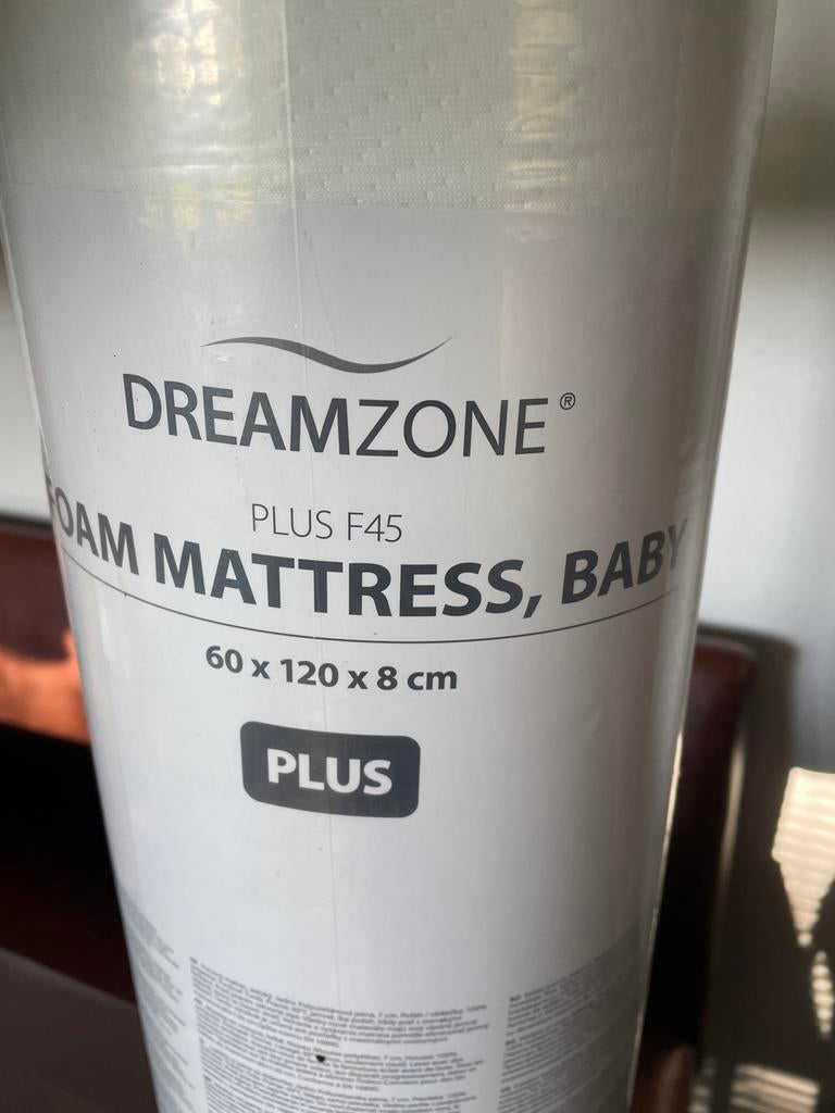 Nieuw Dreamzone Babymatras 60x120x8 cm - Plus F45, Ophalen of Verzenden, Nieuw, Ledikant