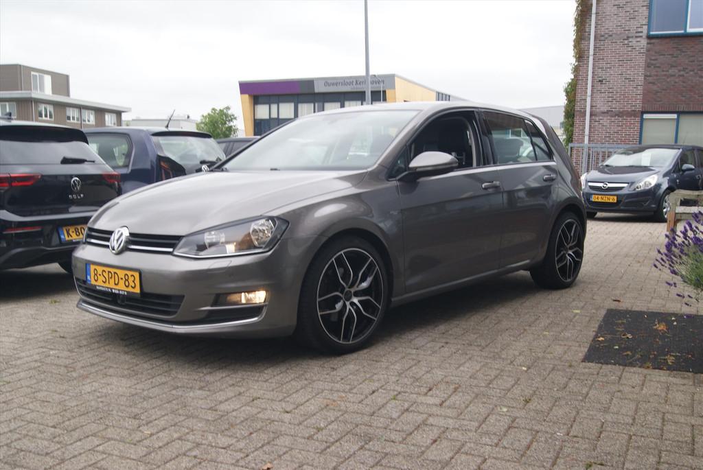 VOLKSWAGEN Golf 1.2 TSI 105pk BMT 5D Highline leer, Voorwielaandrijving, Euro 5, Gebruikt, Zwart