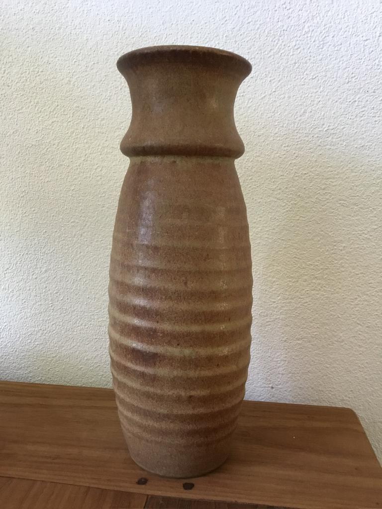 Grote Klaas Fenne de Leeuwe vaas ( in Hilversum ), Overige kleuren, Aardewerk of Porselein, Ophalen of Verzenden, Zo goed als nieuw