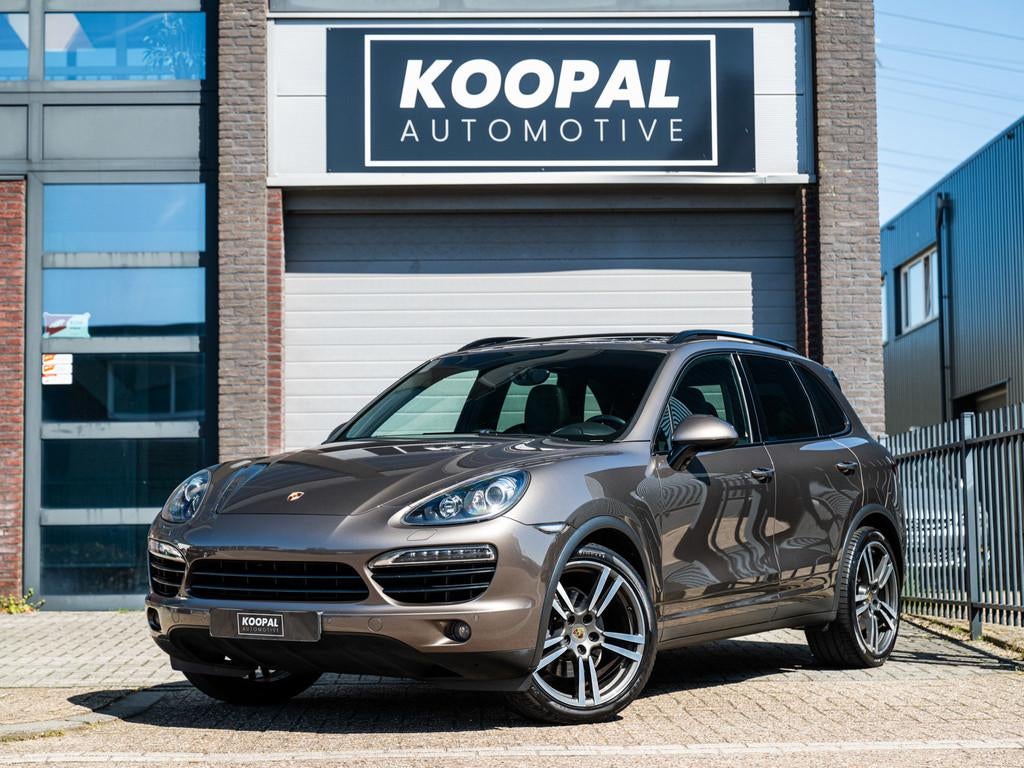Porsche Cayenne 3.0 D | Pano | Sportchrono | Sportstoelen 18, Auto's, Porsche, Automaat, Gebruikt, Zwart, Bruin