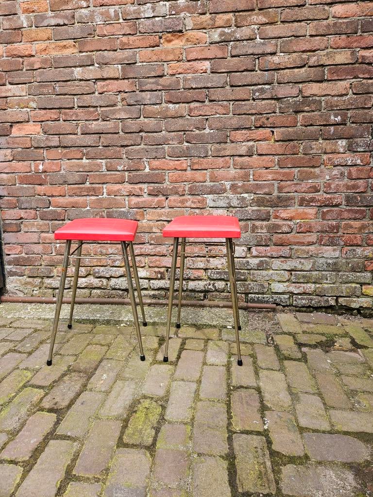 Twee rode Brabantia krukjes, Ophalen