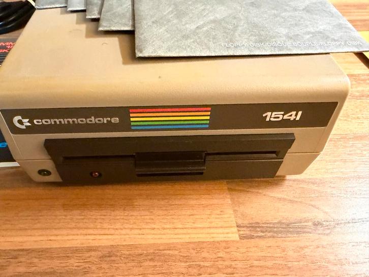 Commodore 1541 Disk Drive met Floppy's, Computers en Software, Vintage Computers, Ophalen of Verzenden
