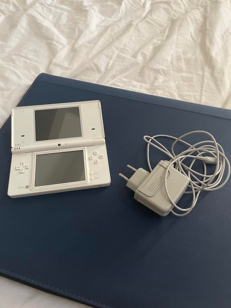 Nintendo DSI Lite met oplader, Spelcomputers en Games, Spelcomputers | Nintendo DS, Ophalen of Verzenden, Gebruikt, Wit, Dsi