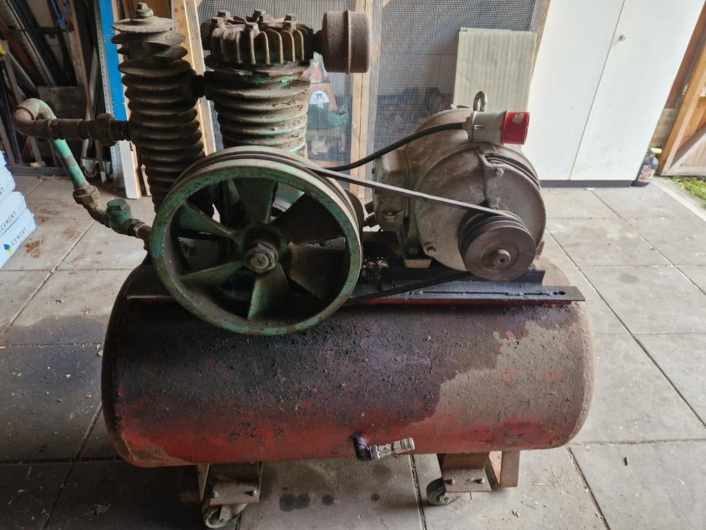 Compressor, Doe-het-zelf en Verbouw, Compressors, 100 liter of meer, Ophalen, Gebruikt