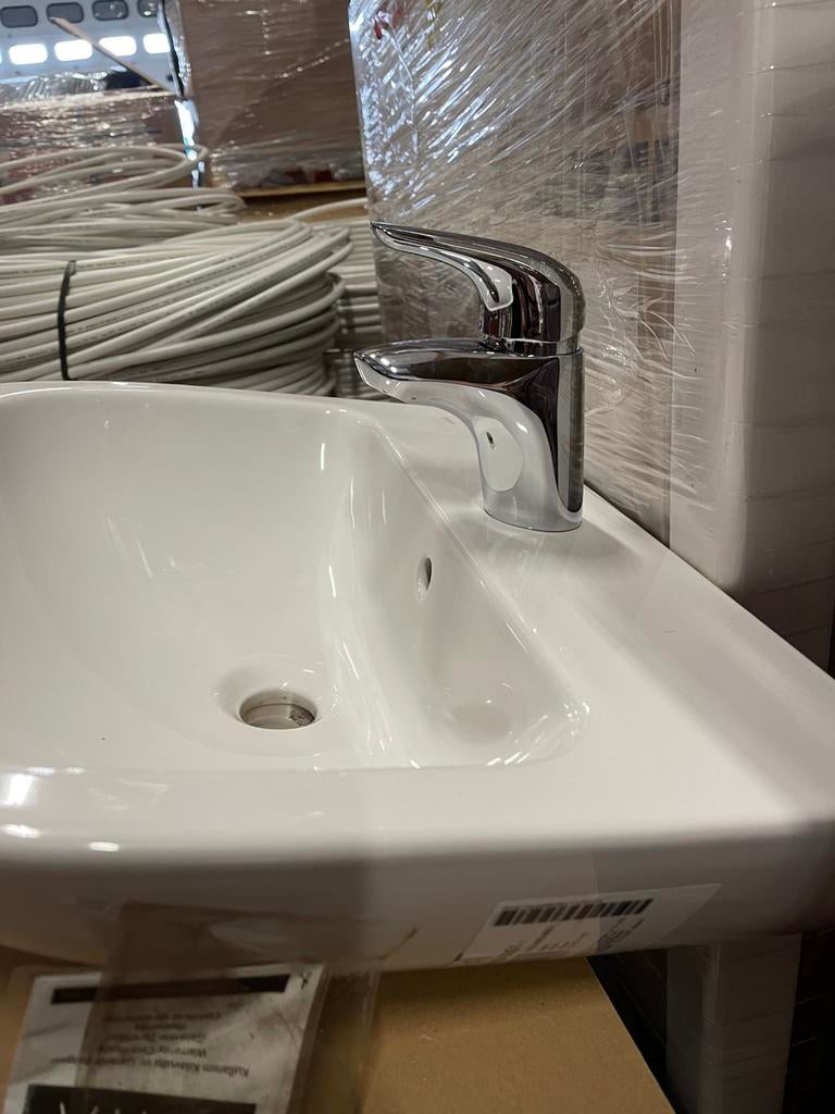 complete wastafel met  kraan en spiegel nieuw nog 8 stuks, Ophalen of Verzenden, Nieuw