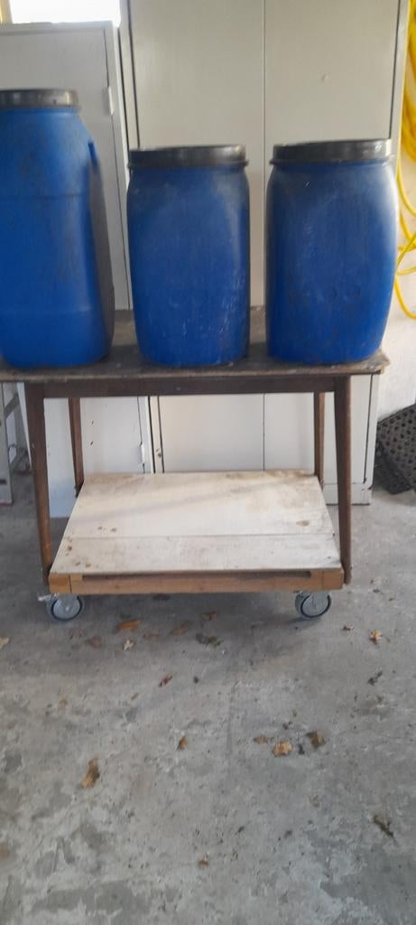 3 hersluitbare plastic tonnen, Ophalen, Gebruikt, 50 tot 75 cm, Minder dan 50 cm