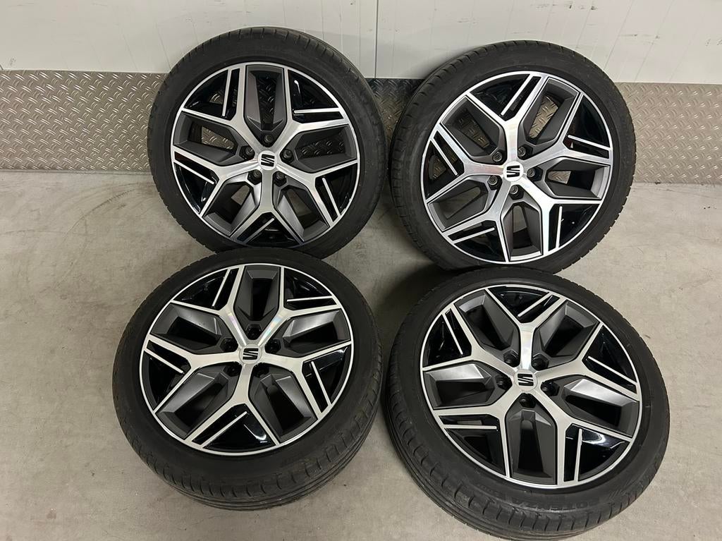 SEAT Ateca FR 19 inch 5x112 Bridgestone Potenza zomer, Auto-onderdelen, Banden en Velgen, SEAT, Gebruikt, Banden en Velgen, 235 mm
