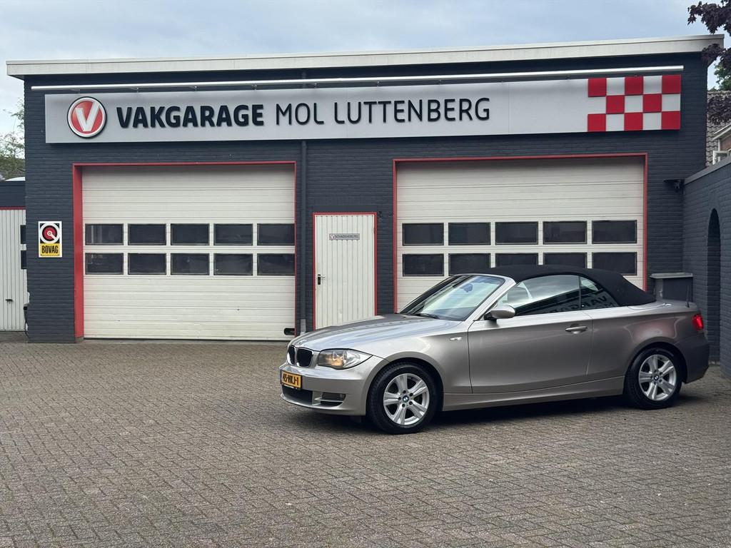 BMW 1-Serie (e87) 118i 143pk NL-AUTO, AIRCO, PDC, LMV, CRUIS, Auto's, 1-Serie, Zwart, Cabriolet, 4 stoelen