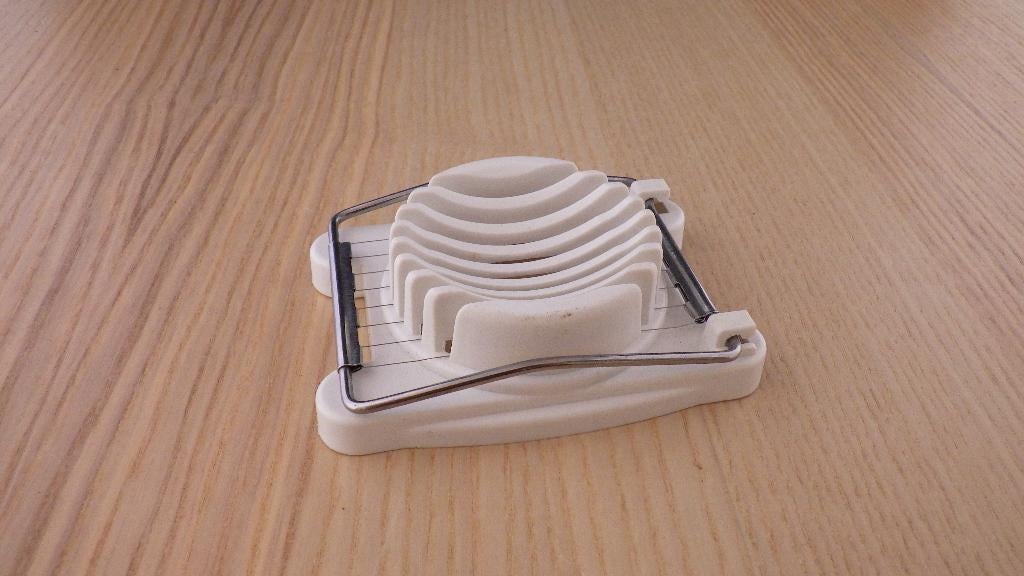 mooie witte eiersnijder, Verzamelen, Retro, Ophalen of Verzenden, Huis en Inrichting