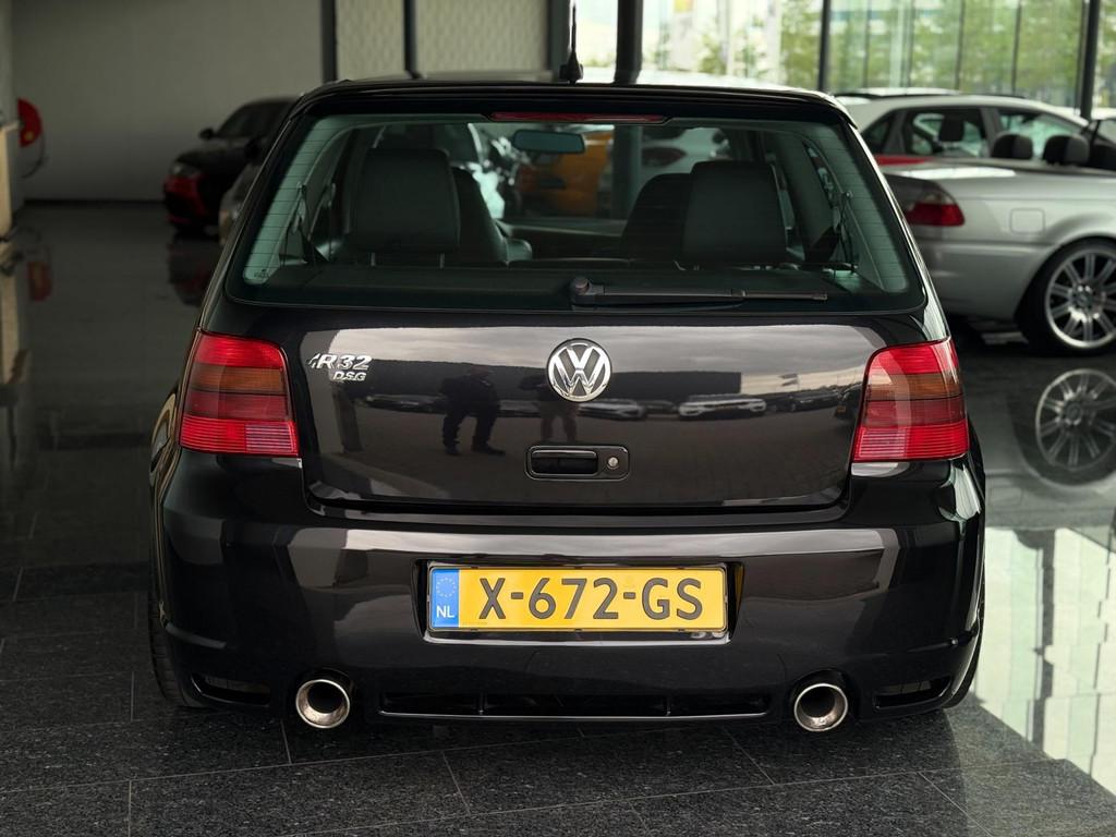 Volkswagen Golf 3.2 V6 R32 DSG 2003 241PK Nieuwstaat / Deale, Auto's, Gebruikt, Zwart, 3189 cc, Zwart