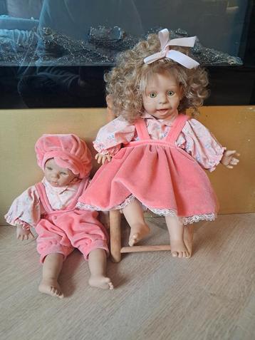 Twee Vintage Porseleinen Poppen beschikbaar voor biedingen