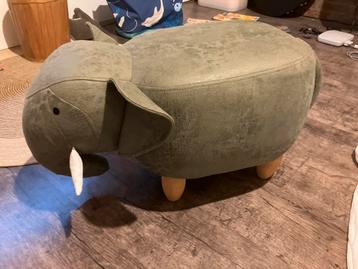 Olifant poef kinderkamer beschikbaar voor biedingen