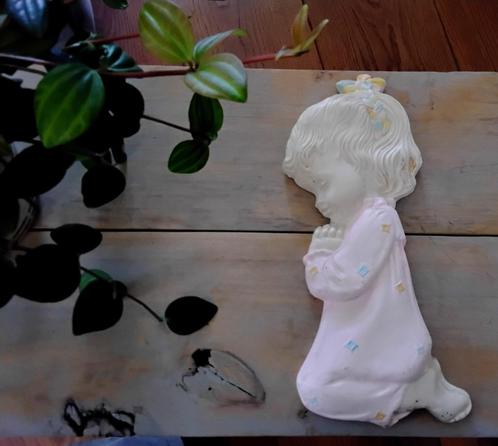 Biddende kindje - meisje - gips - bidden - wanddecoratie - c, Antiek en Kunst, Curiosa en Brocante, Ophalen of Verzenden