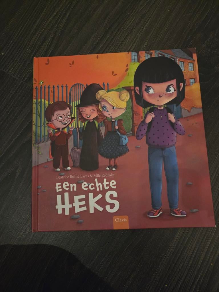 Een Echte Heks - Beatrice Ruffié Lacas, Ophalen of Verzenden, Zo goed als nieuw, Beatrice Ruffié Lacas, Fictie algemeen