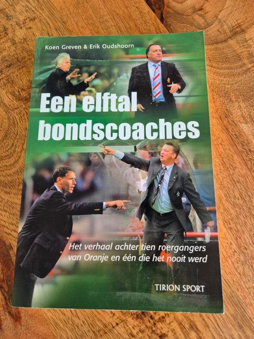 E. Oudshoorn - Een elftal bondscoaches, Boeken, Sportboeken, Zo goed als nieuw, Balsport, Ophalen of Verzenden