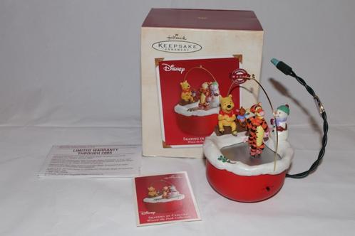 Skating in circles Hallmark Keepsake ornament kerst 2004, Verzamelen, Disney, Nieuw, Beeldje of Figuurtje, Winnie de Poeh of vrienden