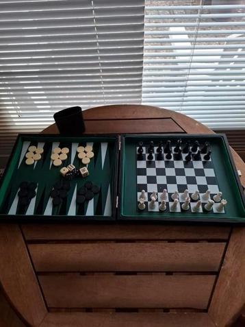 Schaak/ backgammon spel voor onderweg  beschikbaar voor biedingen