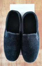 Nagenoeg nieuwe blauwe herenpantoffel harde zool maat 43, Blauw, Ophalen of Verzenden, Zo goed als nieuw, Pantoffels of Sloffen