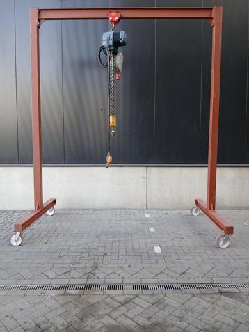 Mobiele portaalkraan 2ton elektrisch beschikbaar voor biedingen
