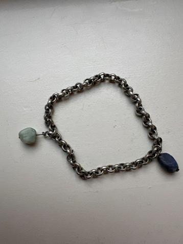 Zilverkleurige Bedelarmband met Edelstenen beschikbaar voor biedingen