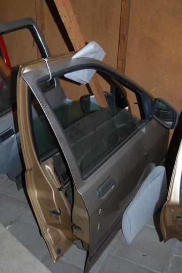 Drie Ford Sierra Mk2 sedan portieren (ook per stuk te koop) beschikbaar voor biedingen