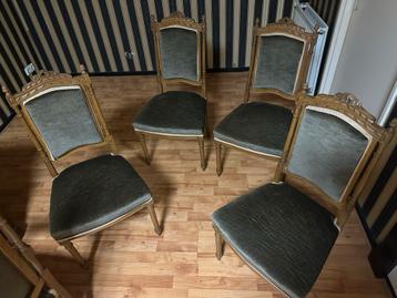 Antieke Eettafel met 6 Stoelen beschikbaar voor biedingen