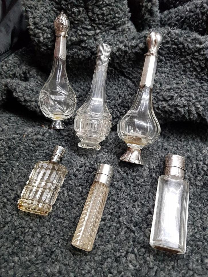 Set oude parfumflesjes met zilveren dopjes!, Antiek en Kunst, Antiek | Goud en Zilver, Goud, Zilver, Ophalen of Verzenden
