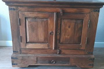 houten tv-kast beschikbaar voor biedingen