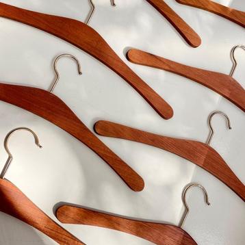 teak vintage design KLEDINGHANGERS Mid Century Modern Deens beschikbaar voor biedingen