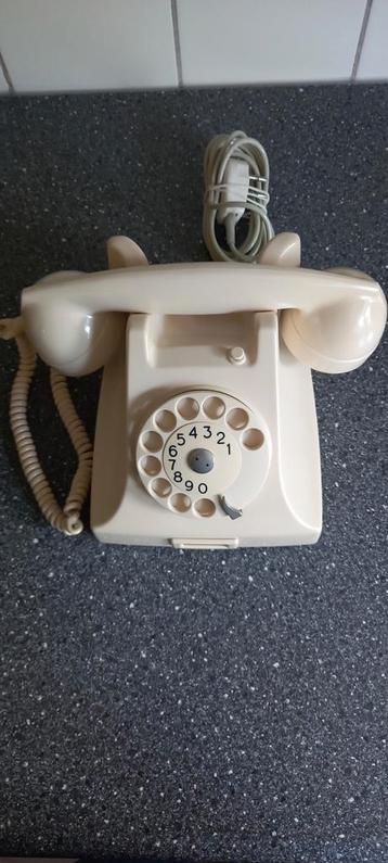 Ericsson PTT 11420 witte bakelieten telefoon beschikbaar voor biedingen
