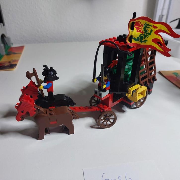 vintage lego 6056 Dragon wagon, Kinderen en Baby's, Speelgoed | Duplo en Lego, Gebruikt, Lego, Complete set, Ophalen of Verzenden