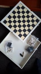 Schaakspel/ BackGammon met opbergruimte., Een of twee spelers, Onbekend, Ophalen of Verzenden, Zo goed als nieuw